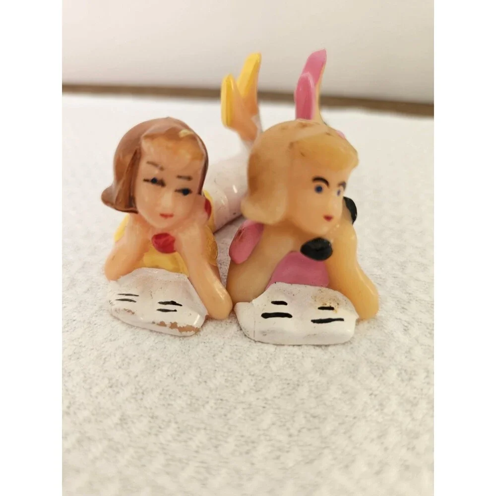 Retro Wilton Teenage Girls On Phone Birthday Cake Topper